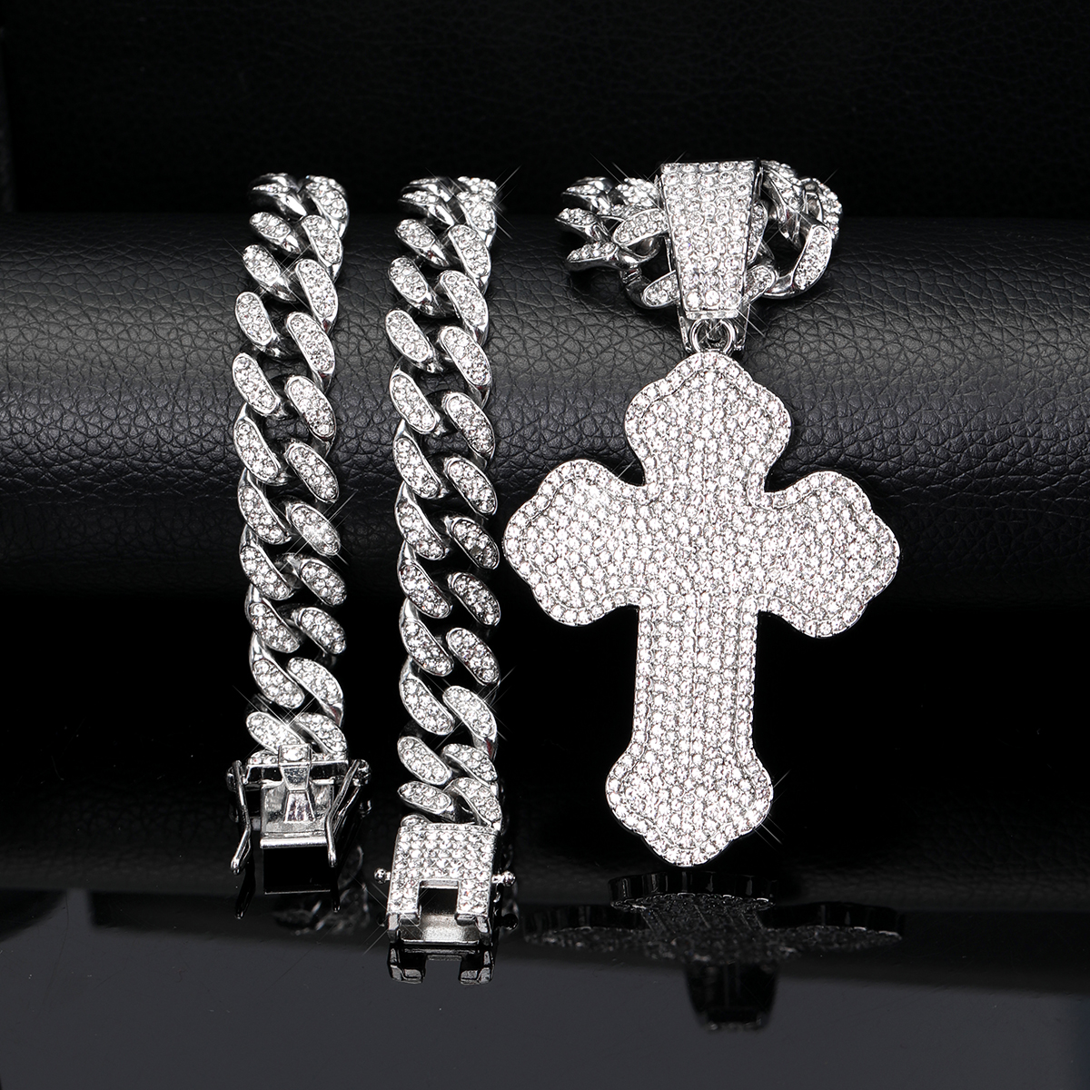 D croix argent avec chaîne