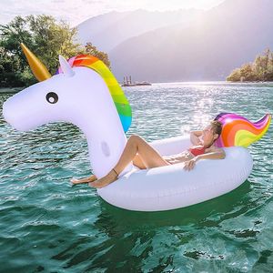 Hersteller neue dicke PVC aufblasbare Regenbogen Einhorn schwimmende Reihe Outdoor Wasser schwimmende Bett Liege aufblasbare Ride-ons
