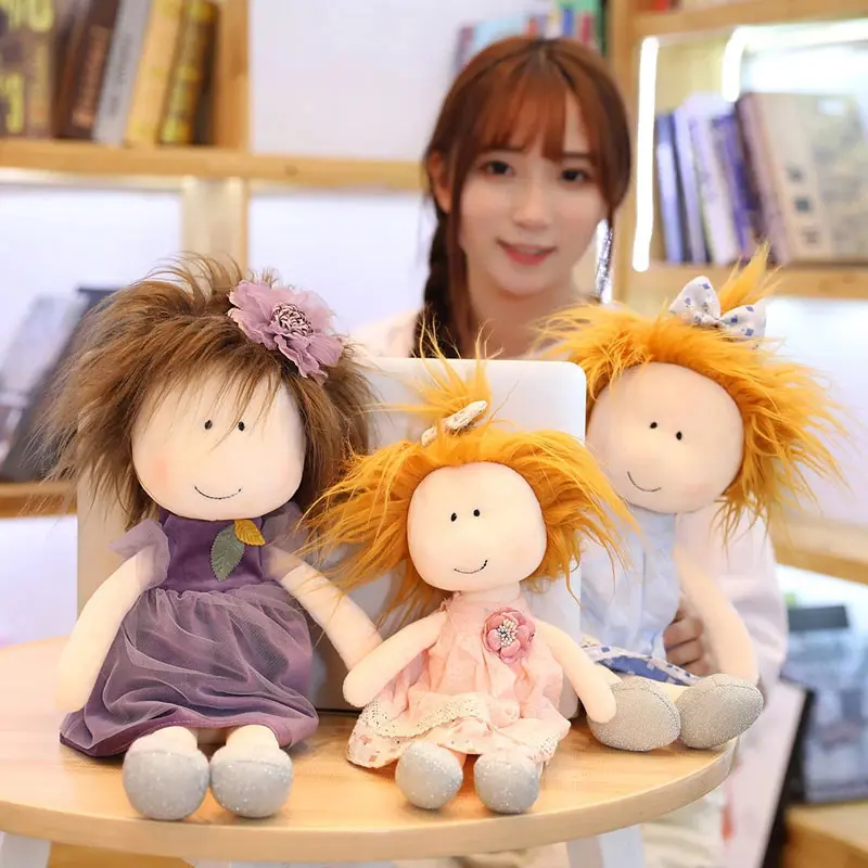 Bambola di straccio del panno del bambino della ragazza della gonna del fiore del pizzo vestita popolare su misura 40cm con i capelli biondi per i regali promozionali