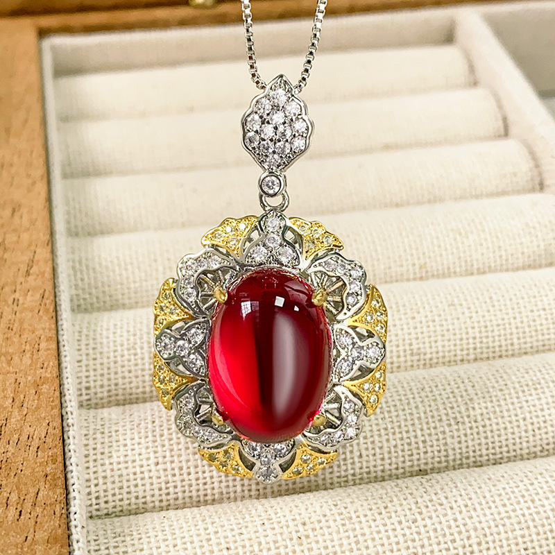 Pendentif corindon rouge avec chaîne vénitien