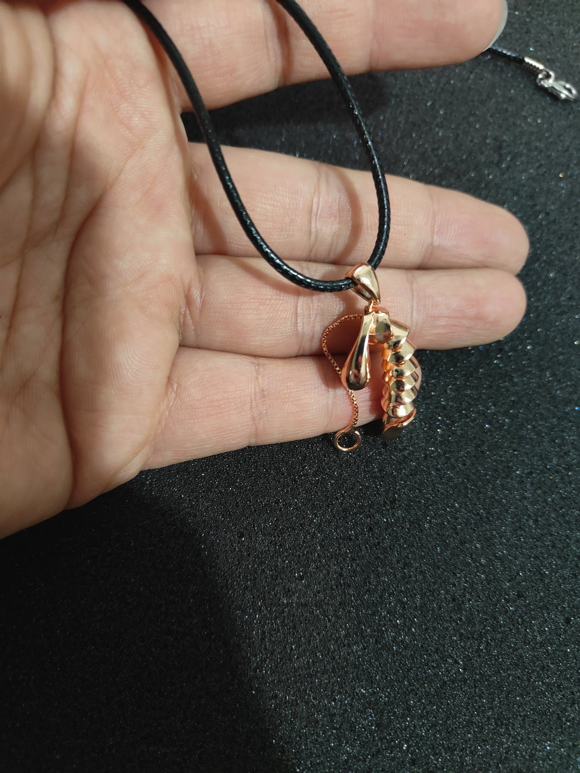 Oro Rosa (Catena in Pelle)