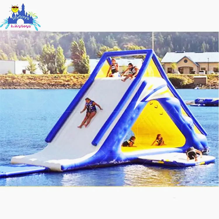 Parque de trampolín de agua flotante inflable de mar/lago caliente Tobogán de agua triangular para adultos y niños Tobogán de escalada Parque acuático