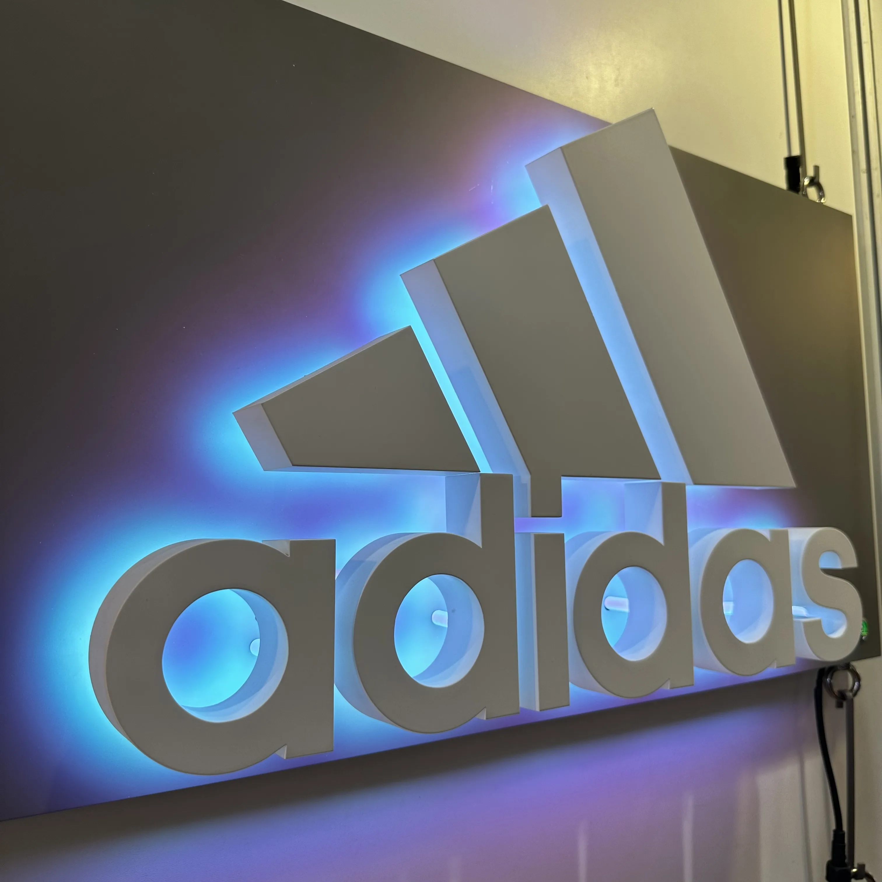 Custom Led Bedrijfslogo Teken 3d Licht Op Metaal/Acryl Achtergrondverlichting Kanaal Letter Reclameborden