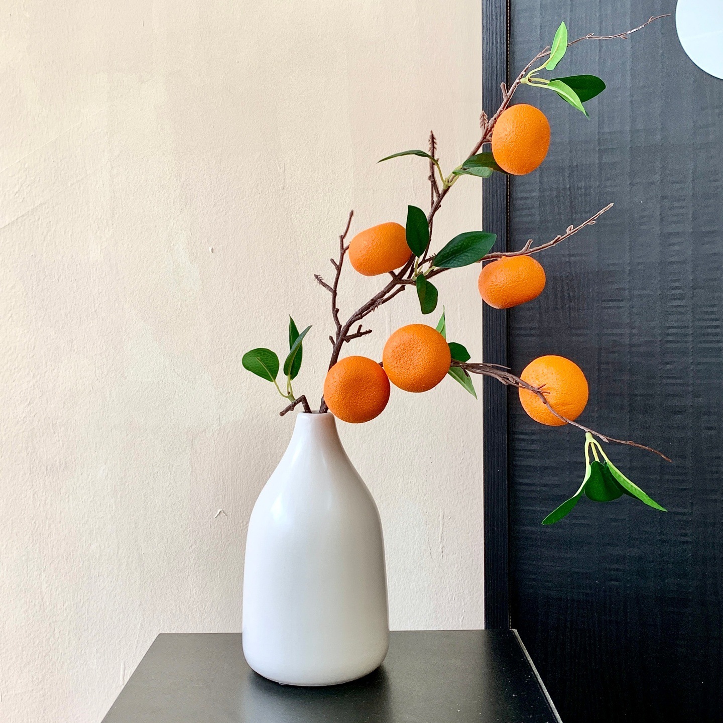 6 naranjas y 1 botella de "riqueza y prosperidad"