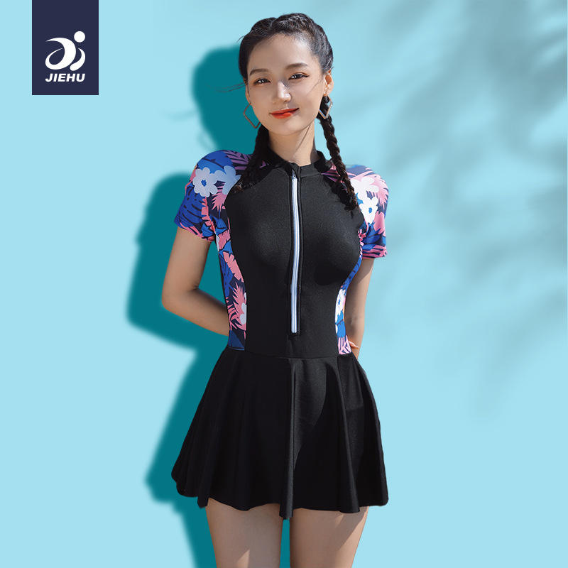 82251-ดอกไม้สีชมพูกรมท่า