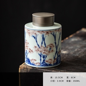 传统的蓝色和白色陶瓷罐，带铝密封，用于茶和坚果
