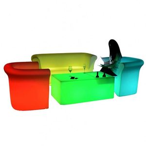 2021 recién llegado juego de muebles con luz LED inteligente sofá Seccional de diseño moderno y sillas para uso al aire libre hecho de plástico duradero