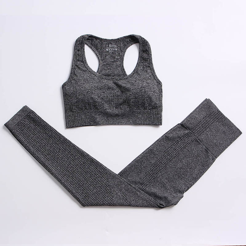 Gris oscuro