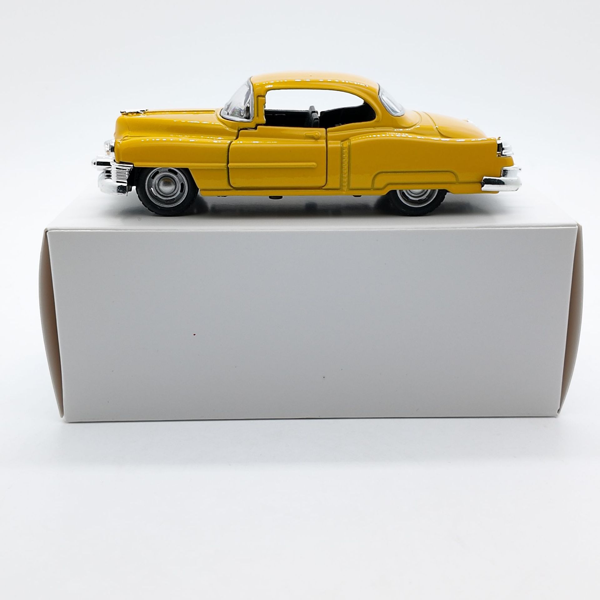 Keke jaune clair (boîte blanche)