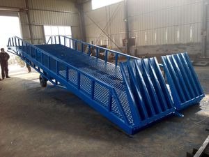 Contenedor refrigerado Plataforma de carga y descarga de carga Borde de muelle de barco Nivelador de muelle móvil Puente Rampa 10 toneladas de carga