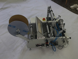 Professional Flat Bottle Labeling Sticker Labeling Machine - Product Image 4