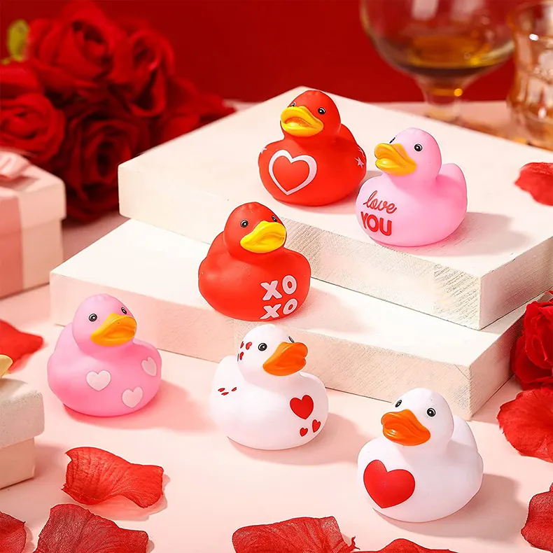 Juguete de baño personalizado pato de goma chirriante bañera para niños pequeños natación pato flotante Vinilo Suave mini pato amarillo para regalo de San Valentín