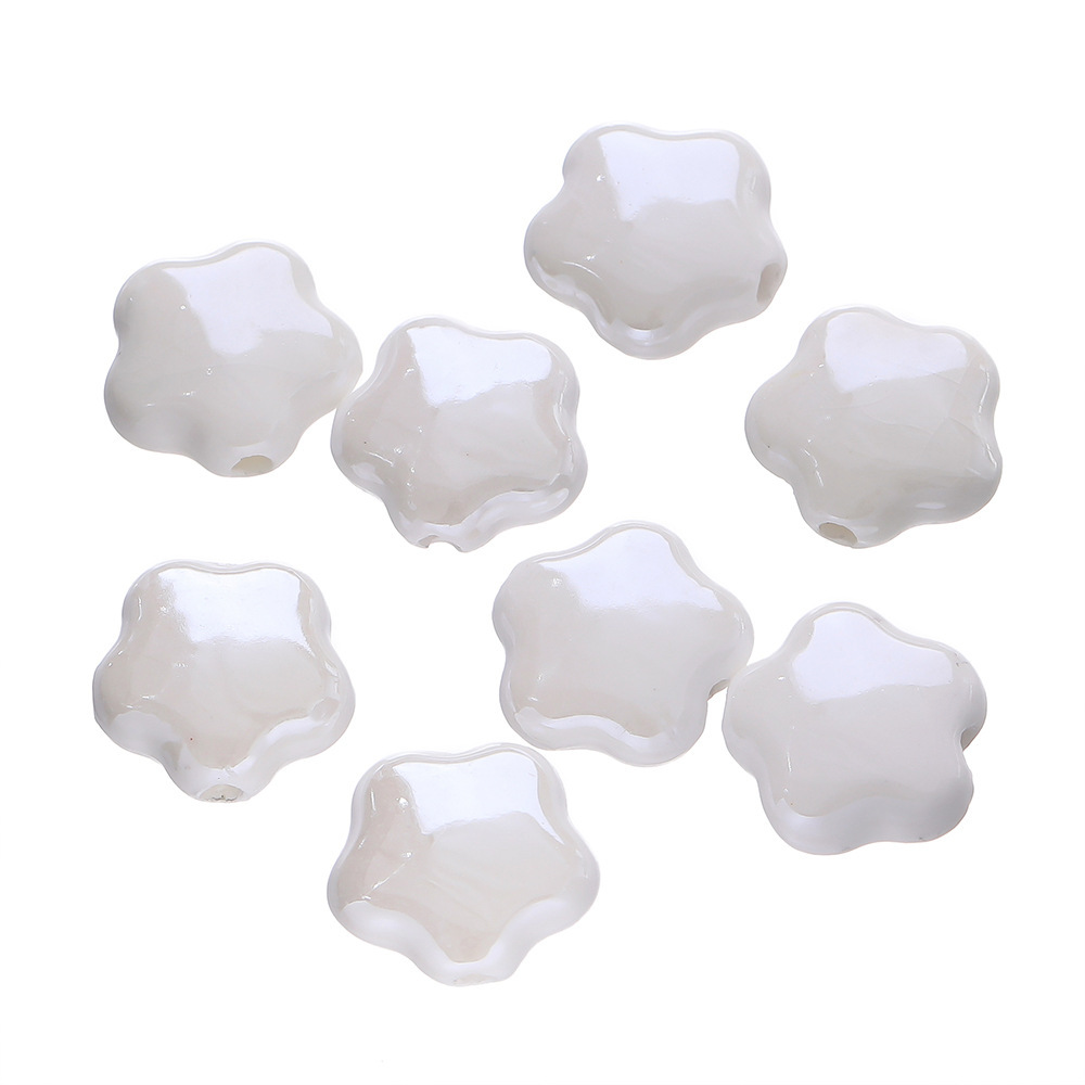 Cuenta de flor de cerámica de cinco pétalos - blanca