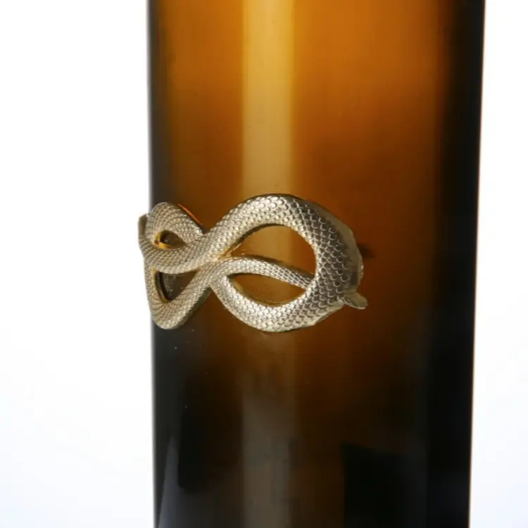 Logo personalizzato ciondolo accessori adesivi etichette private sliver oro lusso profumo di vetro bottiglia di liquore adesivo in metallo etichetta