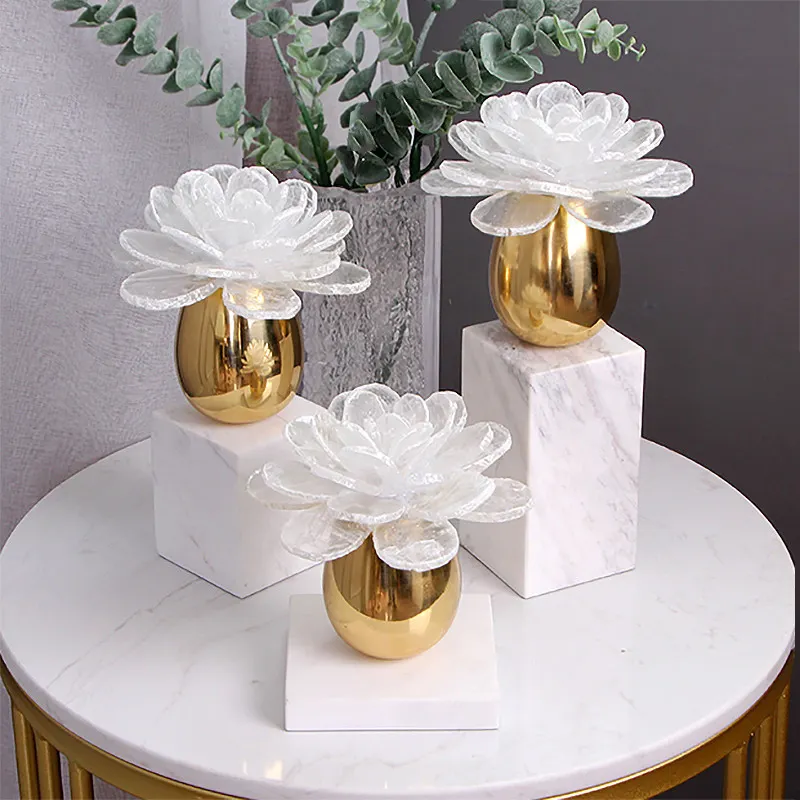 Nordic Luxury Elegance Latón Artículos de decoración del hogar Sala de estar Cristal blanco Flor Artesanía Mesa Comedor Decoraciones
