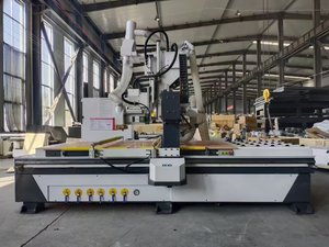 Máquina enrutadora CNC ATC de alta eficiencia LU DIAO para enrutador CNC ATC de madera MDF 1325 con hoja de sierra - Product Image 4