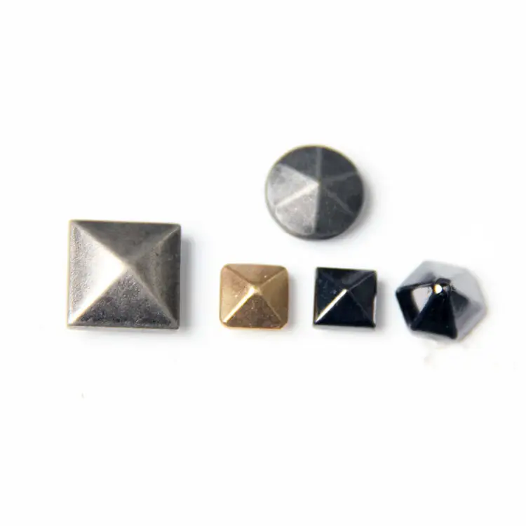 Groothandel Beste Kwaliteit Custom Design Lichtmetalen Metalen Piramide Studs Cone Rivet Spike Studs Voor Kleding