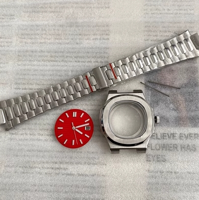 Rosso con logo