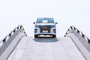 <strong>Brand</strong> <strong>New</strong> BAW 2.0L Euro 6 Mini Van <strong>MPV</strong> 4x2 RWD Rear Axle 5MT Manual Gearbox 9 Wagon Fabric Low Price - Product Image 4