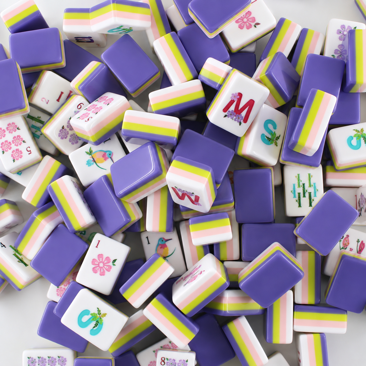 Fichas de Mahjong florales de color morado claro