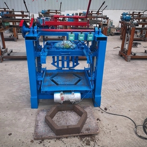 Bloque de enclavamiento de cenizas volantes de segunda mano, equipo de construcción, máquina de fabricación de ladrillos huecos estándar de enclavamiento Manual a la venta - Product Image 3