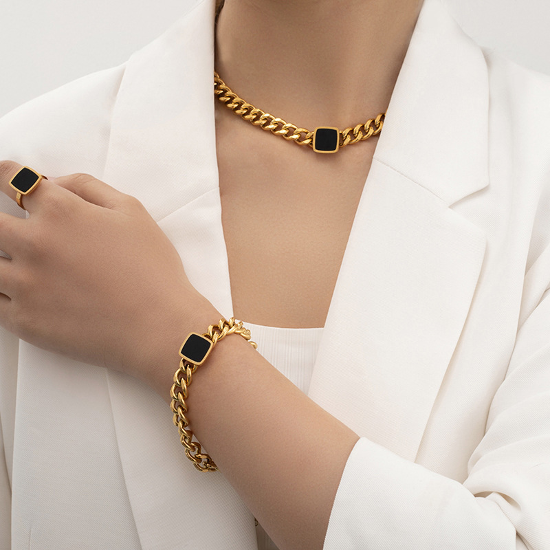 Oro (collar/pulsera/anillo)