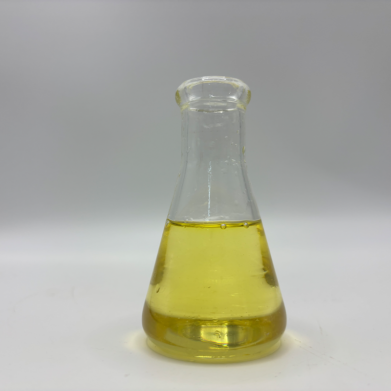 Liquido limpido di colore giallo chiaro