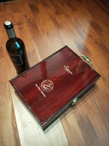 Bán buôn tùy chỉnh thiết kế sang trọng Đàn Piano sơn mài bóng kết thúc bằng gỗ paclaging Hộp Quà Tặng trường hợp cho rượu Whisky chai 2 trong 1 - Product Image 4