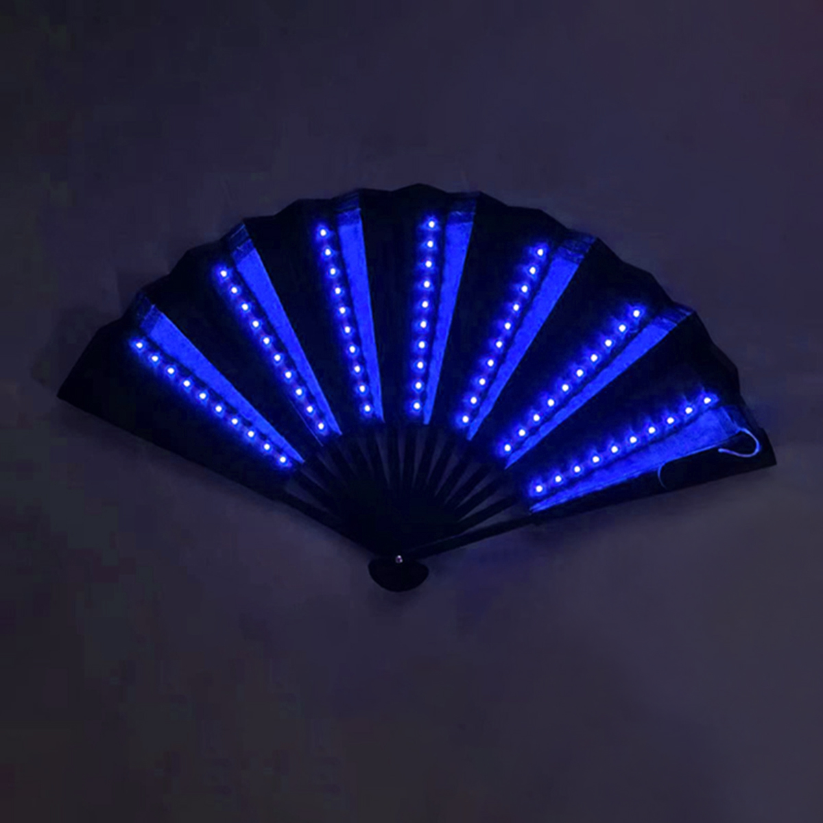 Ventilateurs noirs avec lumière bleue