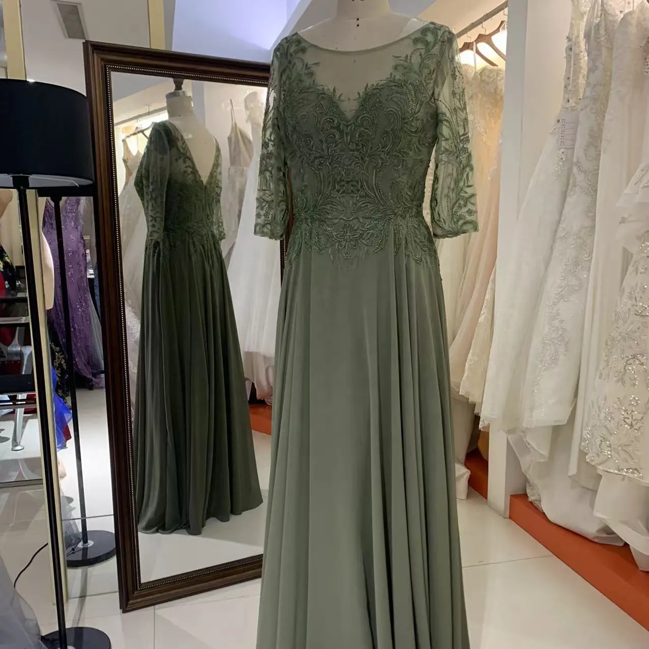 Maniche lunghe chiffon ricamato plus size verde oliva una linea Fat Mother Of The Bride abiti