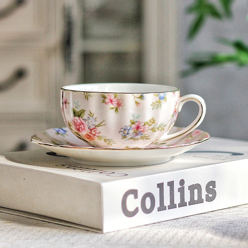 Fond blanc fleuri (1 tasse 1 plat) - 180m