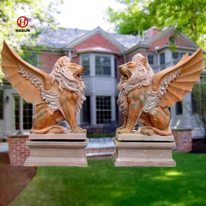 Leone di marmo naturale degli animali di pietra del giardino all'aperto con la scultura della statua delle ali