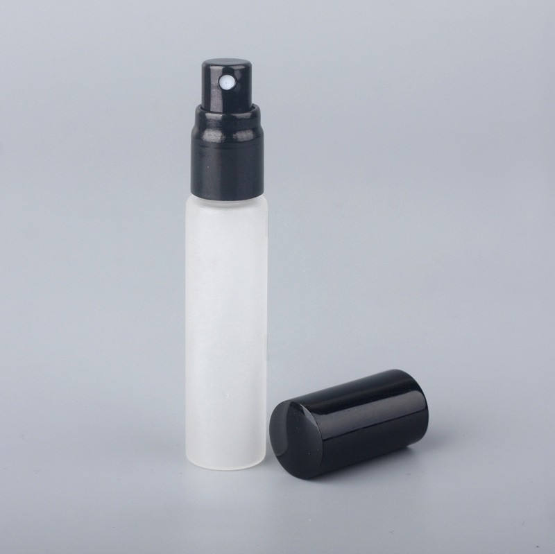 Avec pulvérisateur noir