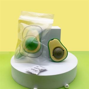 Juguete para gatos en forma de aguacate Lynpet con hierba gatera de plástico autocurativo comestible gatito jugando juguete divertido girado para lamer gatos - Product Image 3