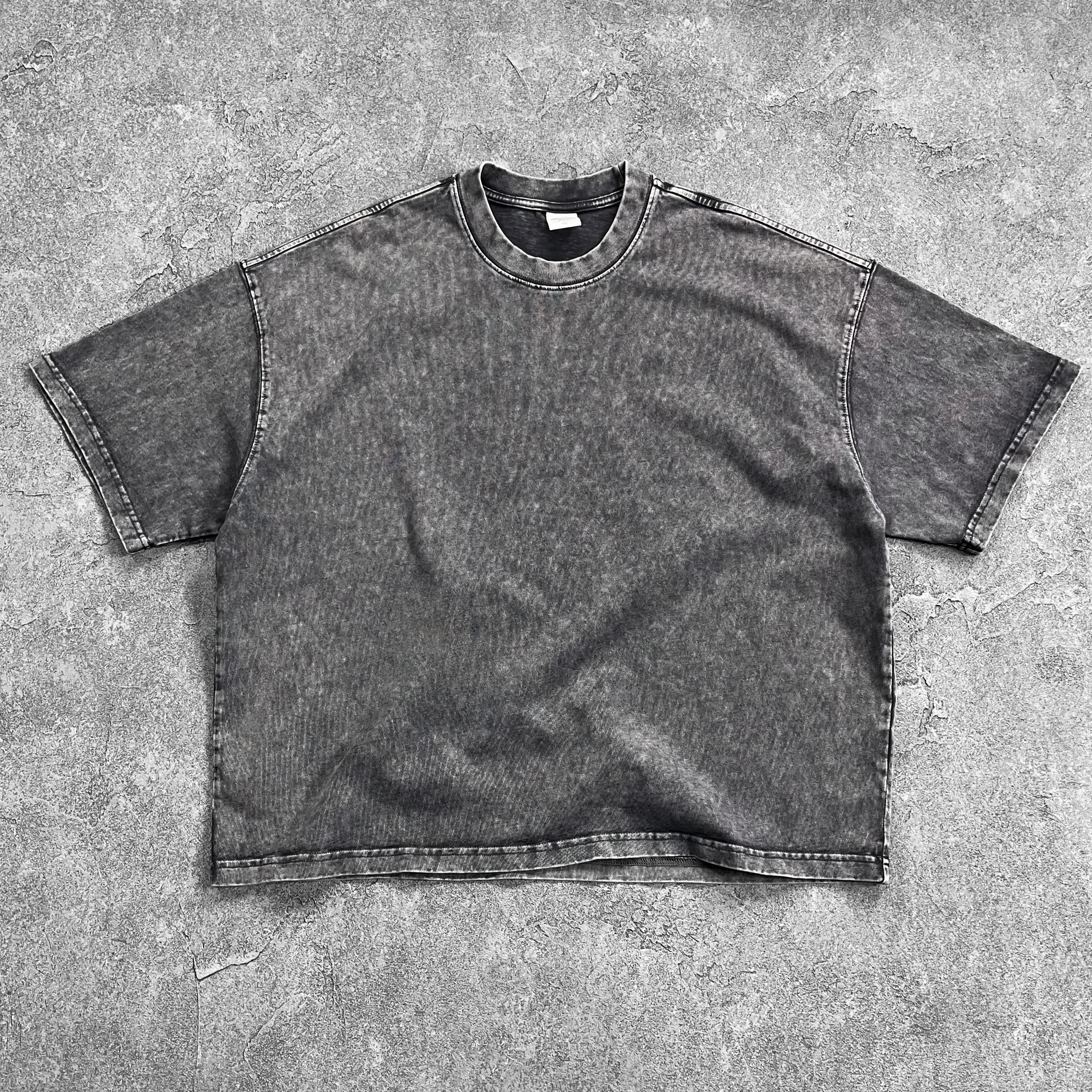 Gris oscuro