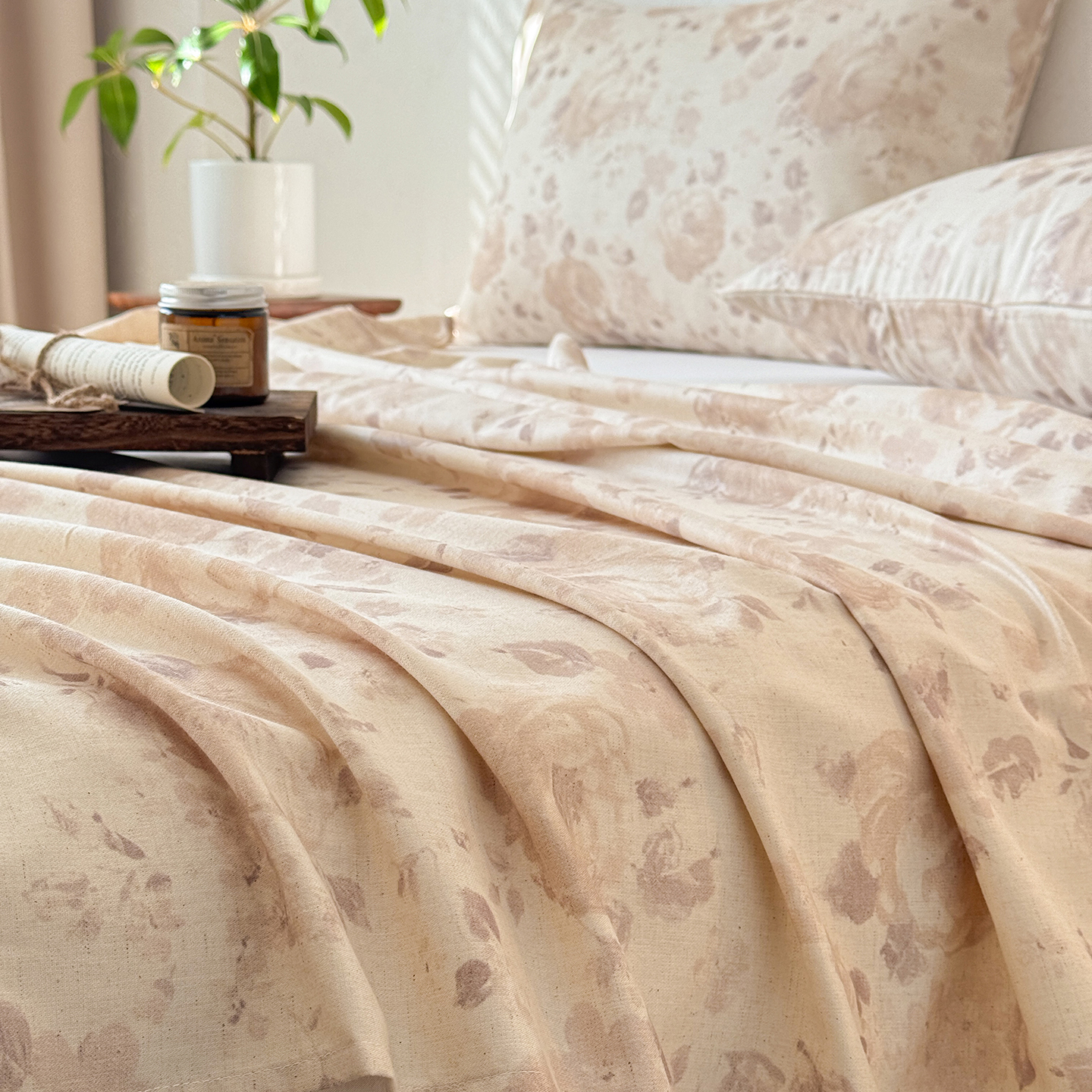 Beige poussiéreux