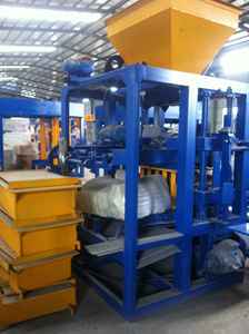 Automatico piccolo blocco di pavimentazione di vibrazione che fa la macchina per mattoni di cemento disponibile per la vendita in Malawi - Product Image 3