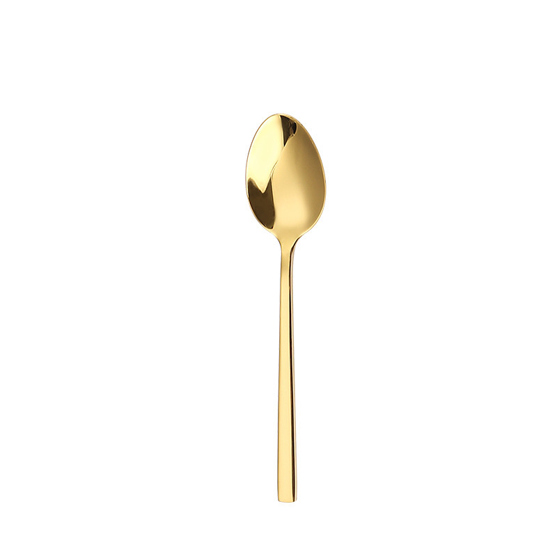 Cuchara de postre dorada