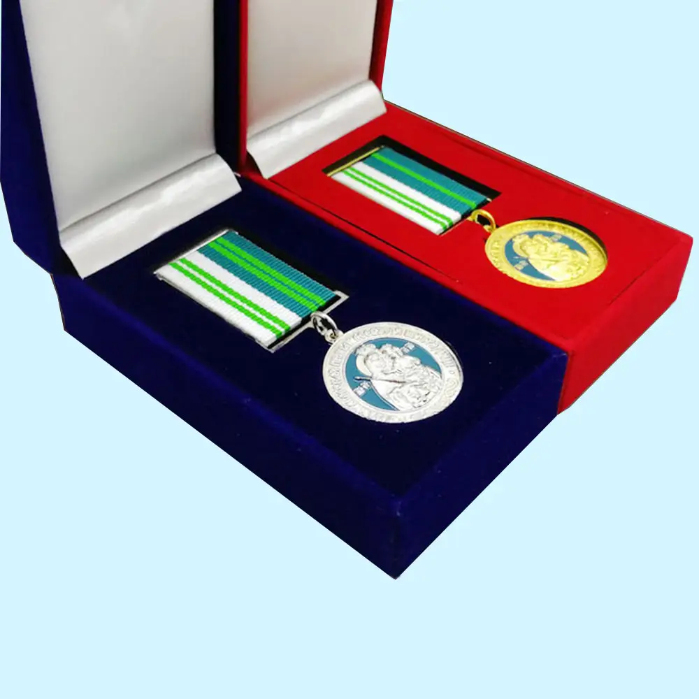 Médailles personnalisées Médailles de sport en métal Design personnalisé Médailles de récompense en or Souvenir Metal Marathon Soft Hard Enamel Medal with Velvet Box