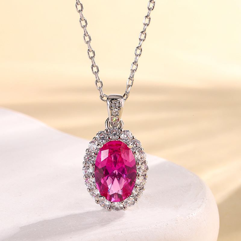 Pendentif en corindon rouge avec chaîne