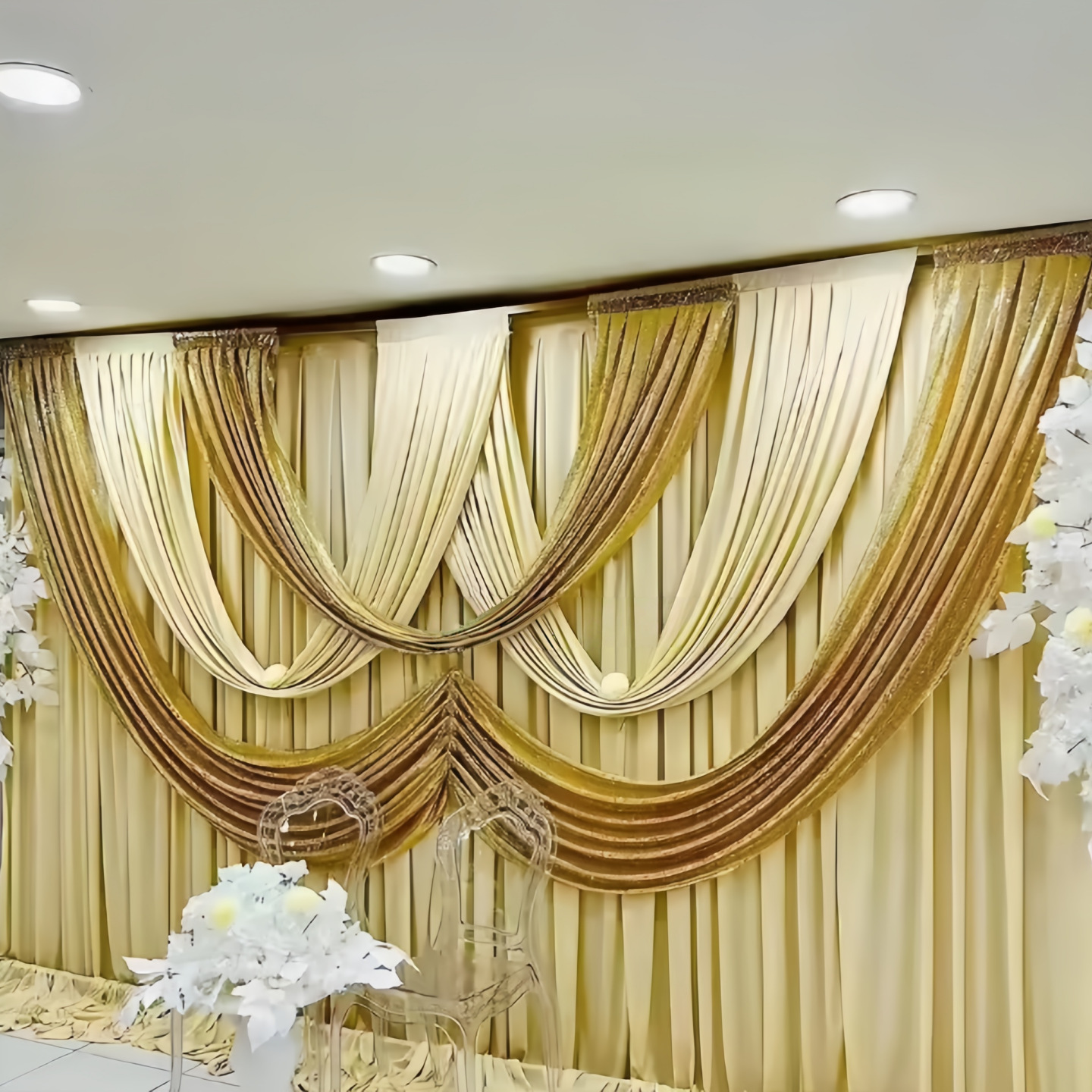 Rideau à paillettes et tissu beige