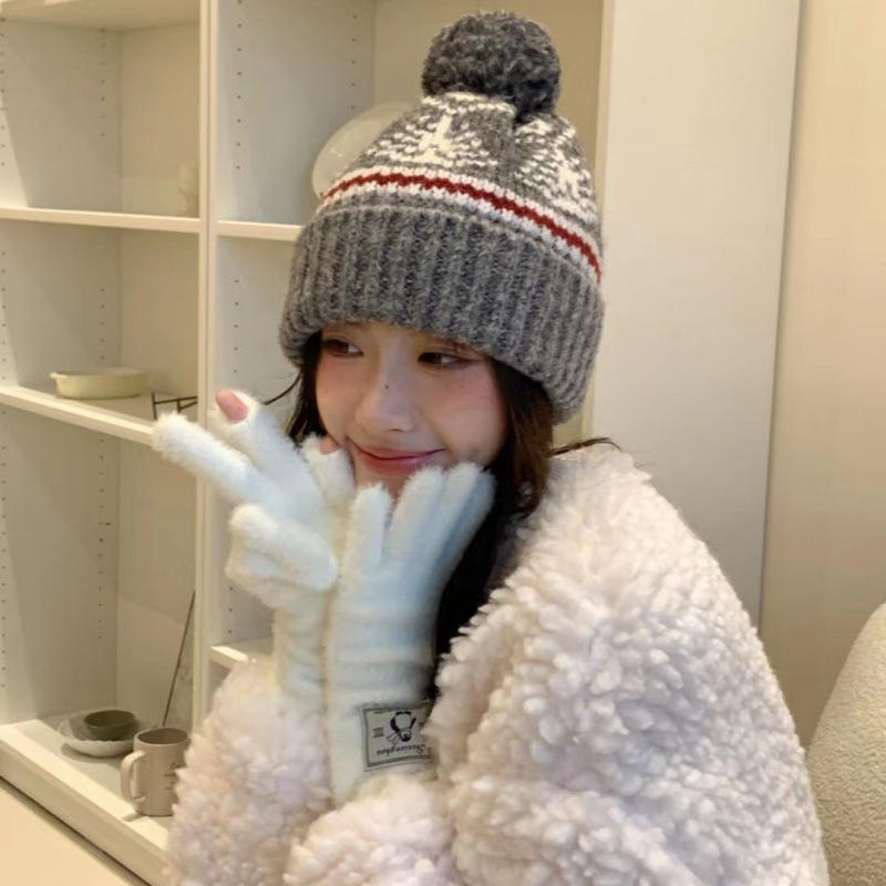 สีเทาเข้ม