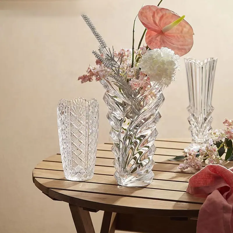 Custom Design Twist Shape Fashion Engraved Exquisite Glass Vase with Pattern Decorative