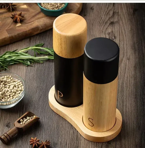 Yeni varış dayanıklı ayarlanabilir iki parçalı kauçuk ahşap tuz karabiber öğütücüler seti manuel baharat Mills mutfak için Set - Product Image 6