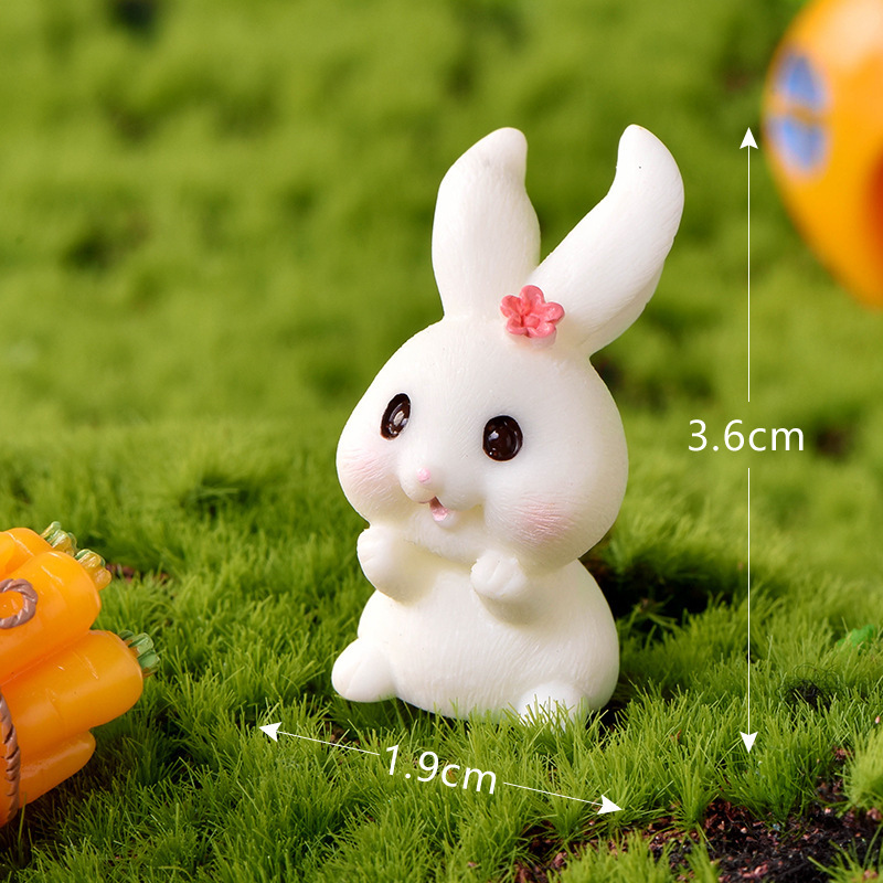 Position assise N°15, portant un lapin fleuri