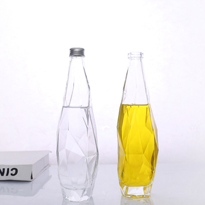 Yeni tip özel fabrika 500ml su cam şişe zarif 750 Ml içecek suyu süt cam şişe ile vidalı kapak