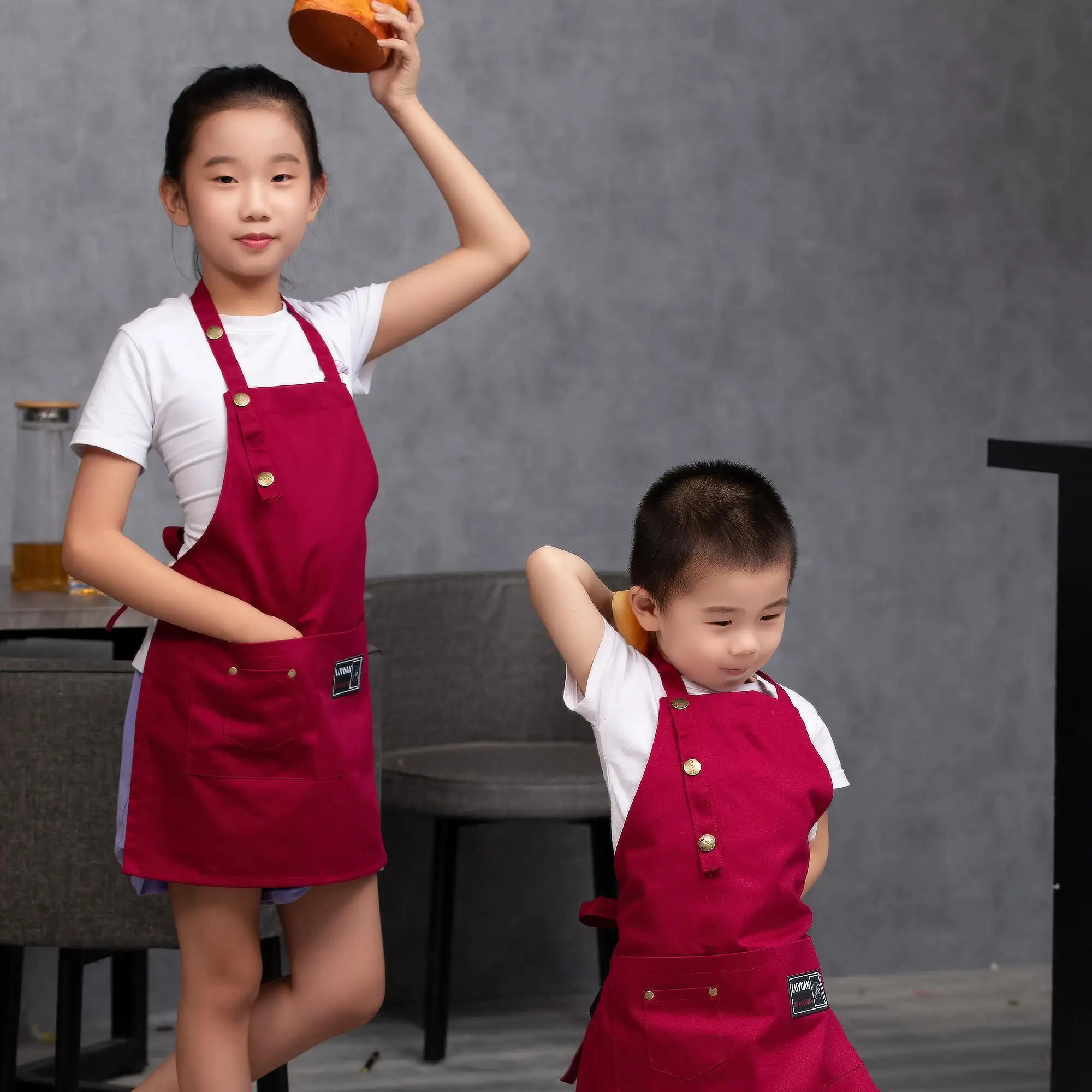 مخصص شعار الاطفال مريلة مطبخ مريلة أطفال و قبعة طاهٍ مجموعة مآزر المطبخ شيجياتشوانغ