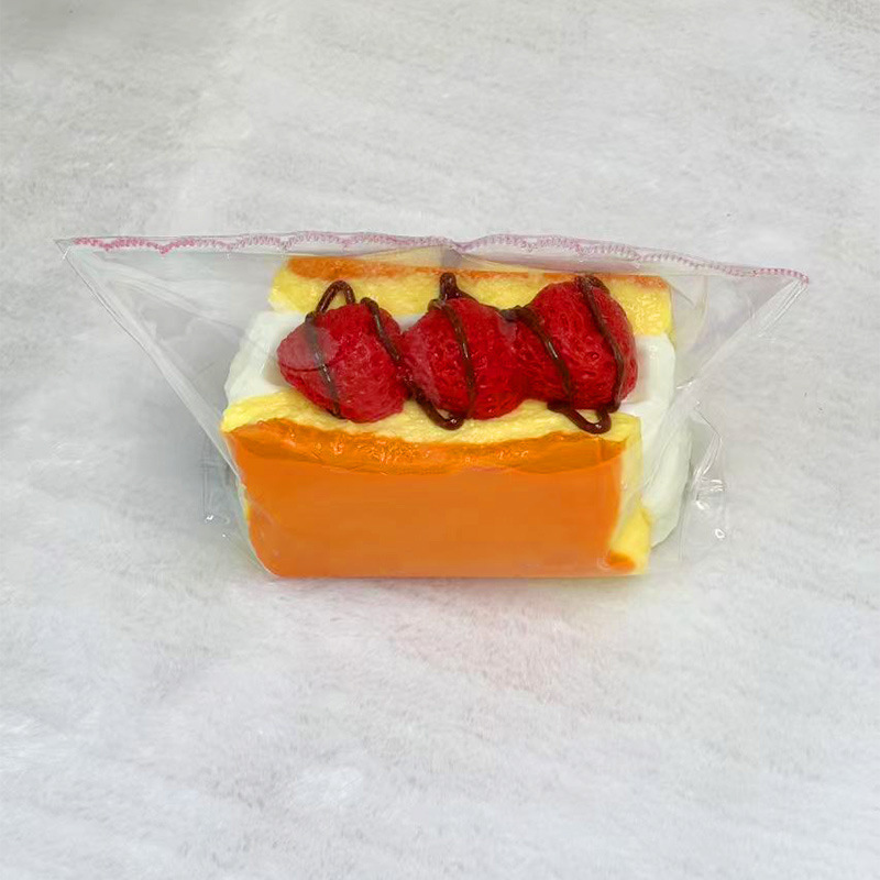 แซนวิชสตรอว์เบอร์รีบดสีแดง