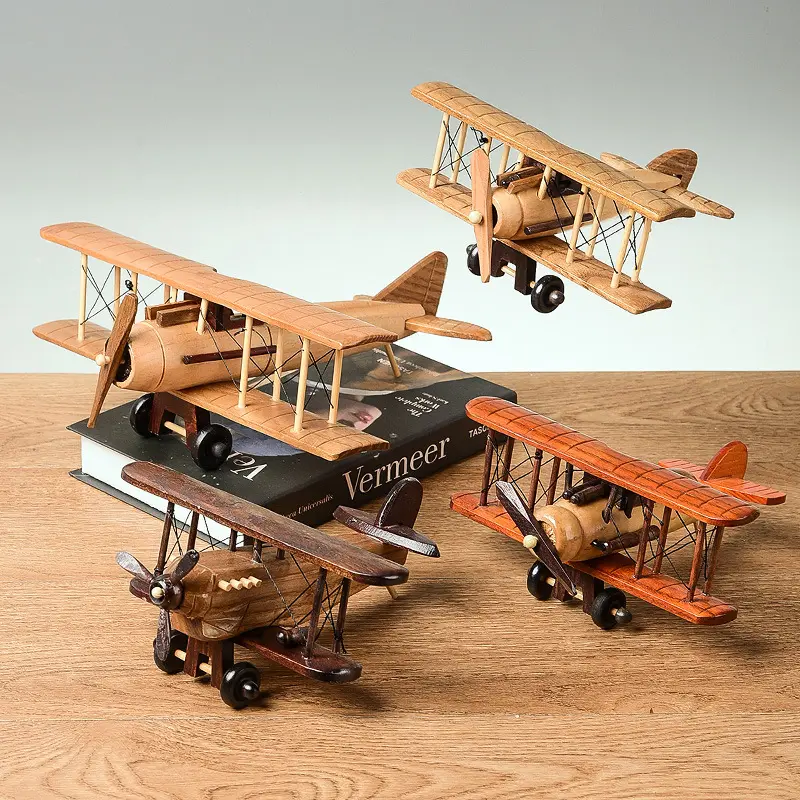 Avion en bois rétro de style européen rétro et nostalgique, fait à la main, décoration créative, modèle d'avion de bureau, pour la maison, artisanal en bois