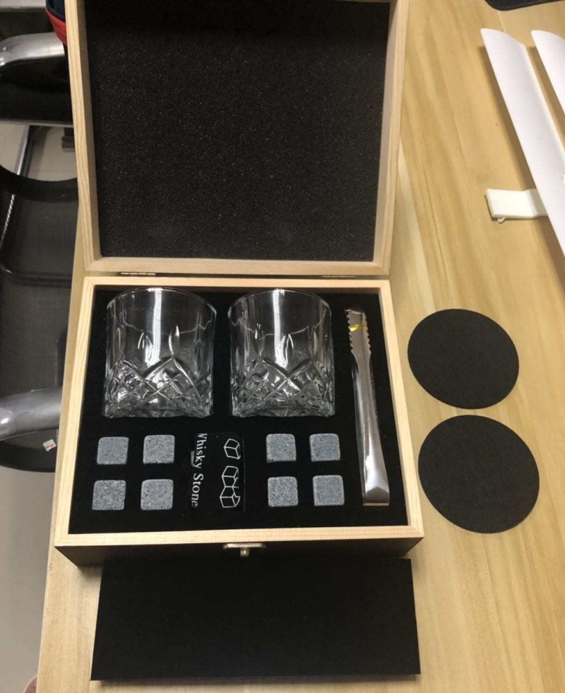 Ensemble de verres de pierres de whisky